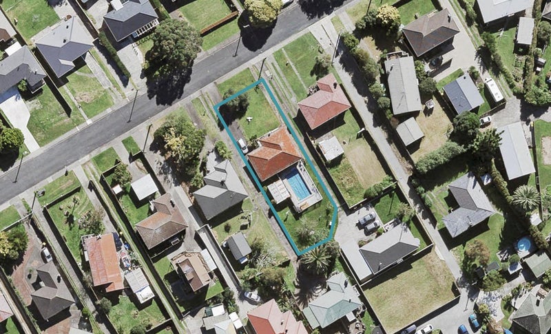 33 Fairclough Road, Beach Haven, Auckland - Carousel 1
