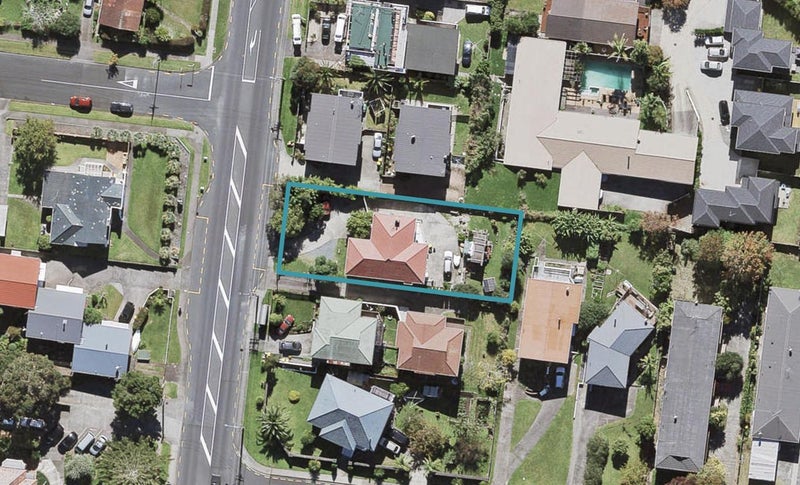 35 Te Atatu Road, Te Atatu South, Auckland - Carousel 1