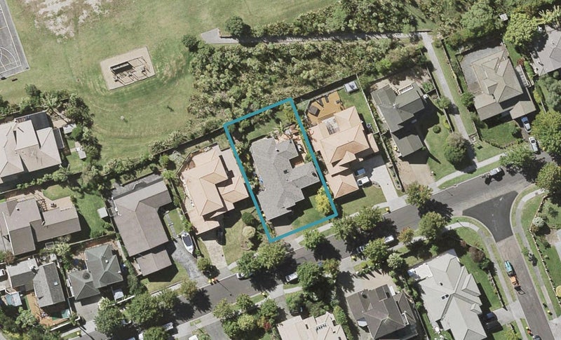 33 Arirang Rise, Pinehill, Auckland - Carousel 1