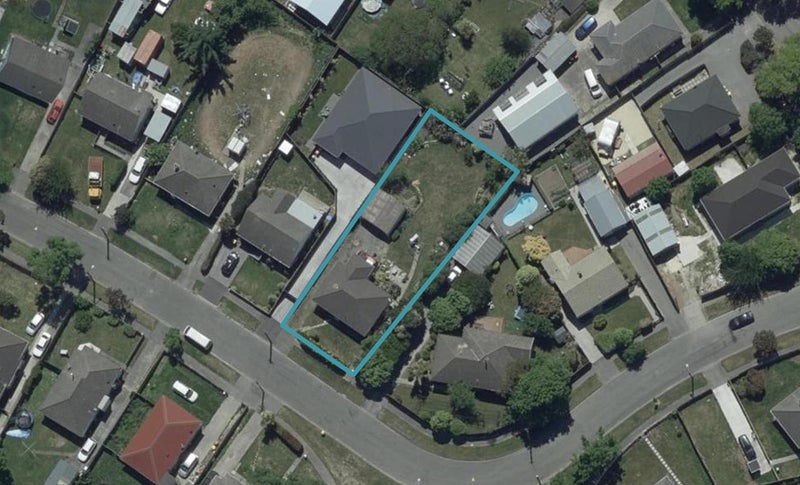 12 Earnslaw Crescent, Bryndwr, Christchurch - Carousel 1