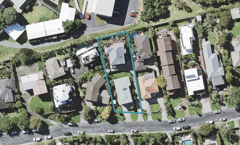 1/25 Peter Terrace, Castor Bay, Auckland - Carousel 1
