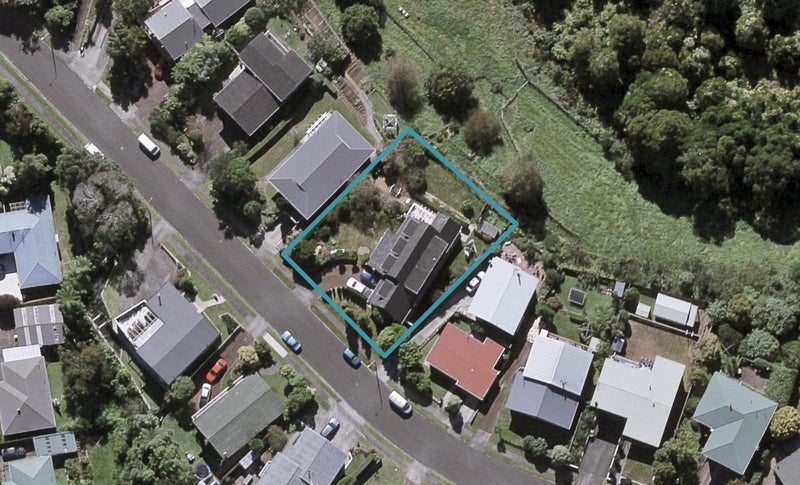 11 Montana Place, Merrilands, New Plymouth - Carousel 1