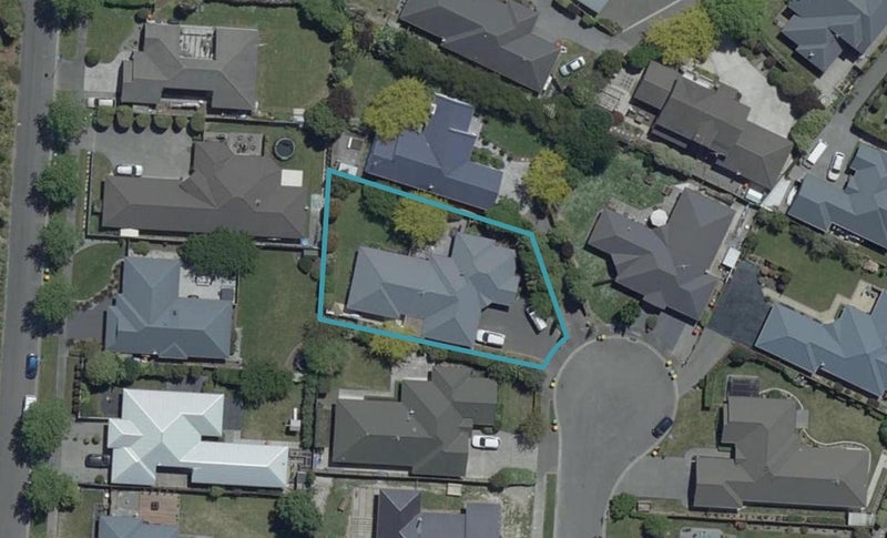 7 Gwen Place, Redwood, Christchurch - Carousel 1