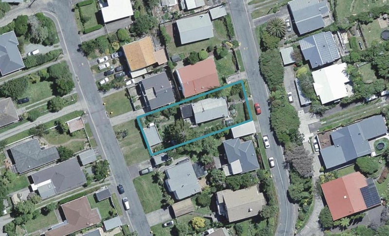 83 Parkvale Road, Karori, Wellington - Carousel 1