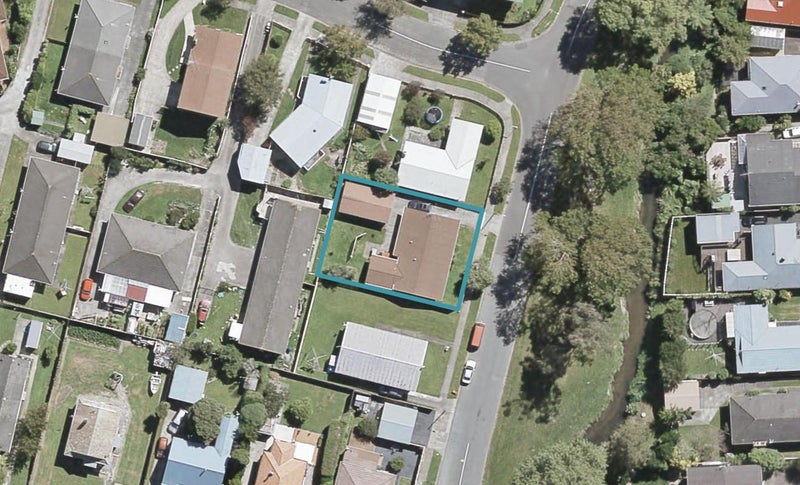 349 Riverside Drive, Fairfield, Lower Hutt - Carousel 1