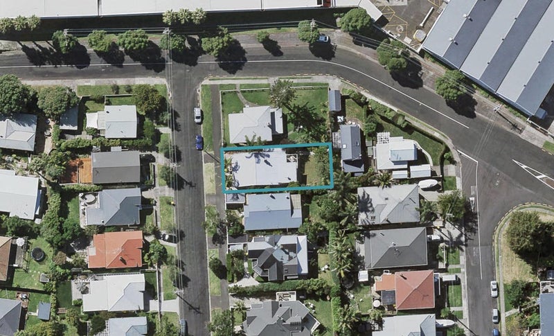 46 Kiwi Road, Stanley Point, Auckland - Carousel 1