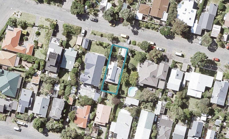 19 Konini Street, Eastbourne, Lower Hutt - Carousel 1