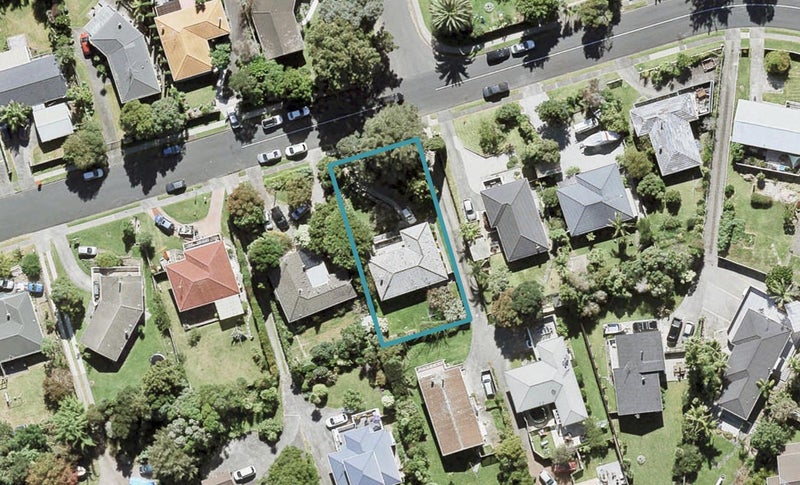 19 Weatherly Road, Torbay, Auckland - Carousel 1