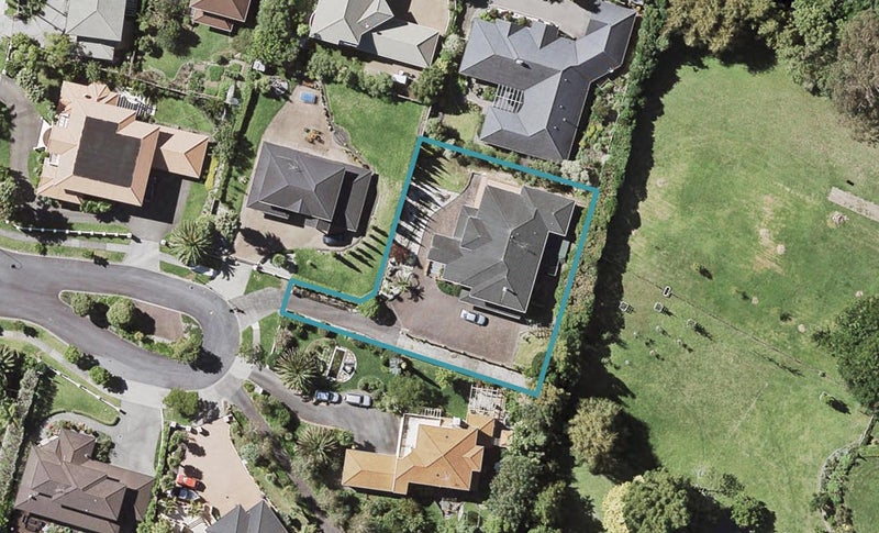 8 Kerridge Close, Shamrock Park, Auckland - Carousel 1