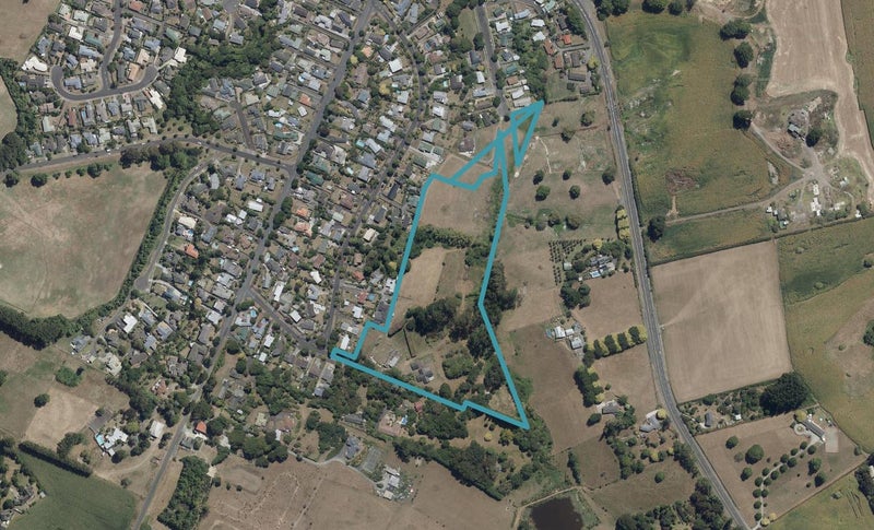 18A Acacia Crescent, Glenview, Hamilton - Carousel 1