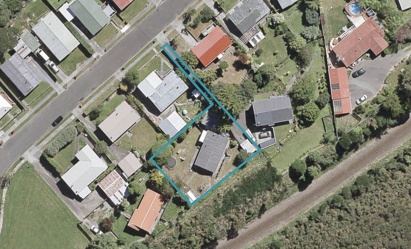 11 Oaklands Grove, Clouston Park, Upper Hutt - Carousel 1