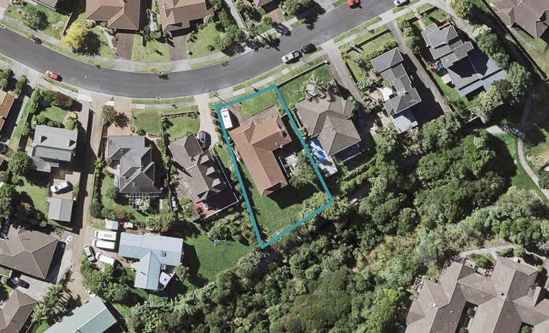 18 Channing Crescent, Botany Downs, Auckland - Carousel 1