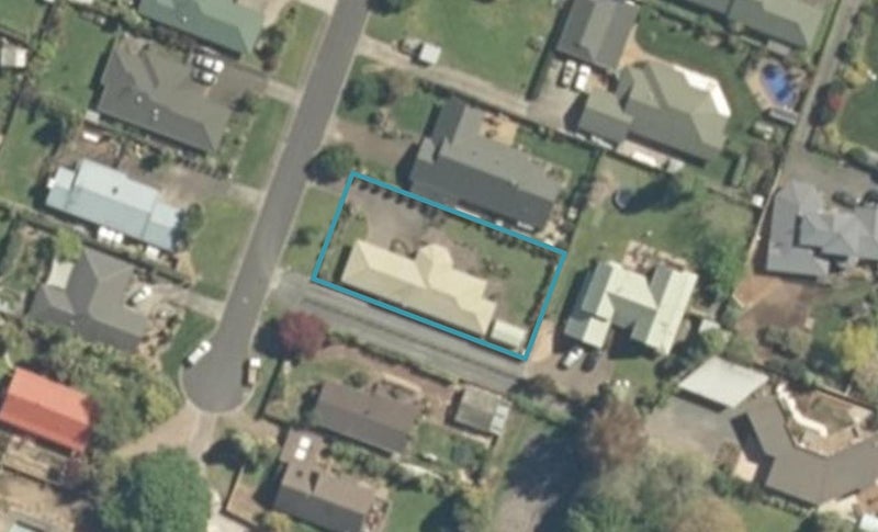 12 Fairburn Place, Leamington, Cambridge - Carousel 1