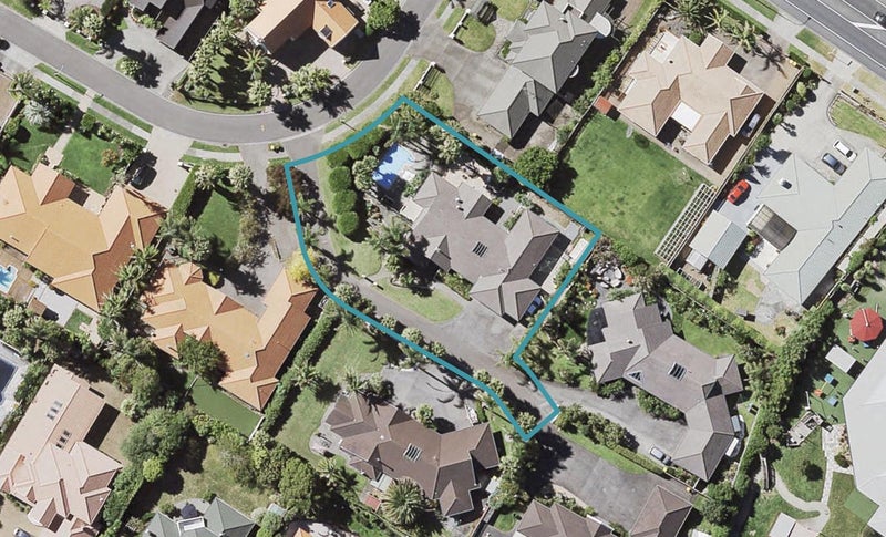 6 The Mews, Shamrock Park, Auckland - Carousel 1