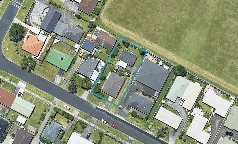 8 Pemberton Crescent, Greerton, Tauranga - Carousel 1