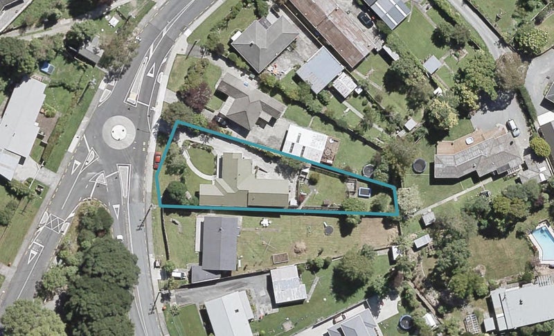 19 Pinehaven Road, Pinehaven, Upper Hutt - Carousel 1