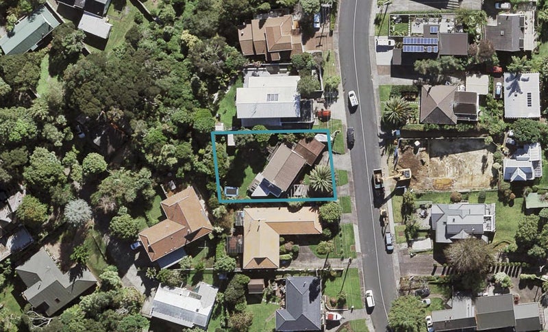 51 Colonial Road, Chatswood, Auckland - Carousel 1