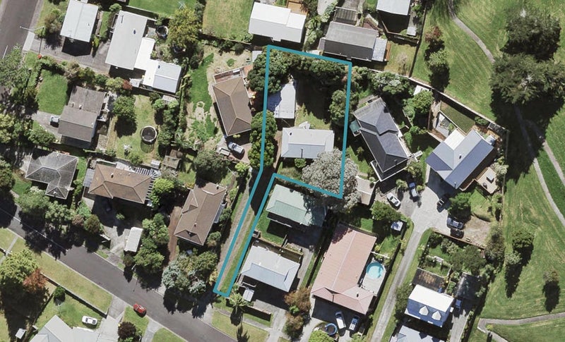8 Hueglow Rise, West Harbour, Auckland - Carousel 1