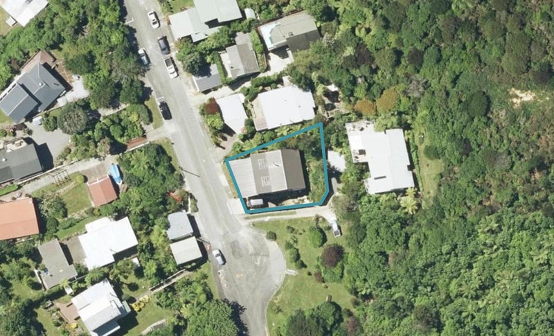 12 Amelia Crescent, Waikawa, Picton - Carousel 1