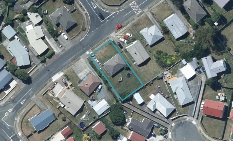 8 Desert Gold Street, Ascot Park, Porirua - Carousel 1