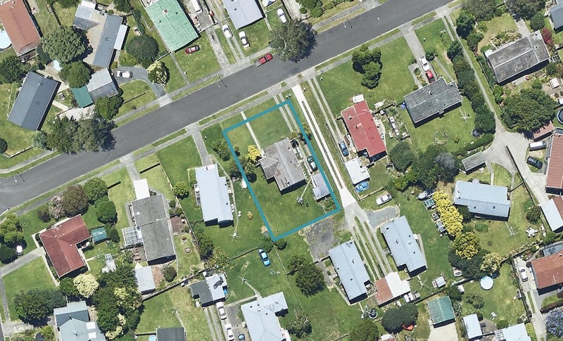 5 Dingadee Street, Welcome Bay, Tauranga - Carousel 1