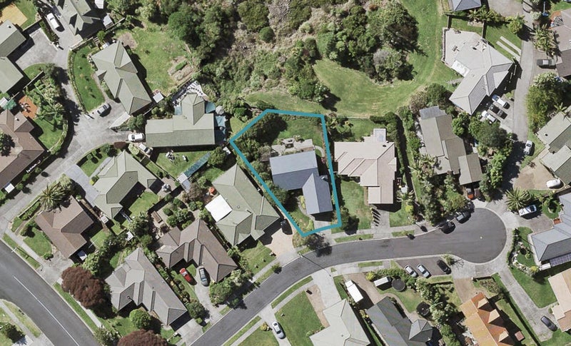 10 Robina Court, Burswood, Auckland - Carousel 1
