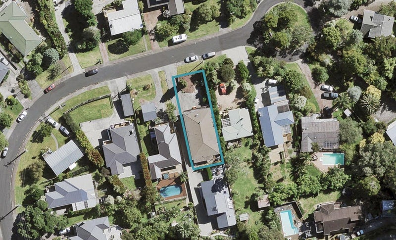 11A Deane Avenue, Titirangi, Auckland - Carousel 1