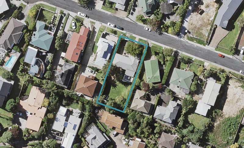 10 Bevyn Street, Castor Bay, Auckland - Carousel 1