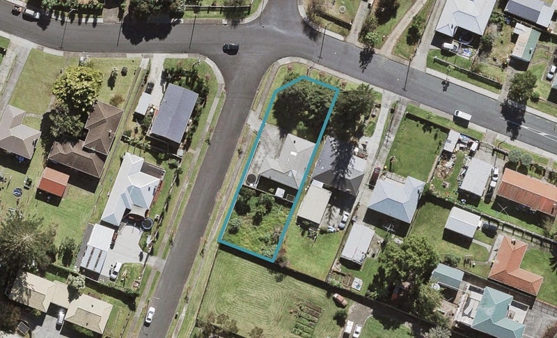8 Tarata Crescent, Mangere Bridge, Auckland - Carousel 1
