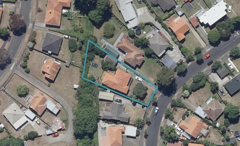 11 Bledisloe Terrace, Hamilton East, Hamilton - Carousel 1