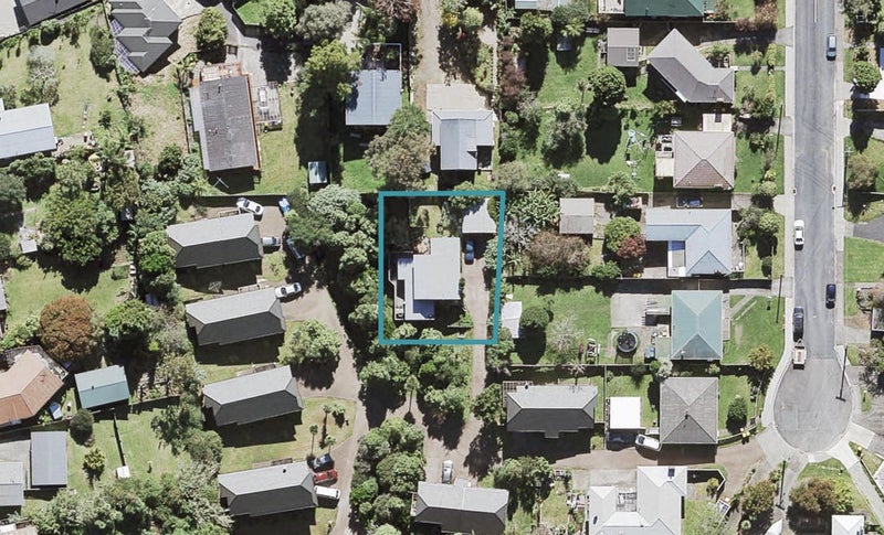 15A Springside Place, New Lynn, Auckland - Carousel 1