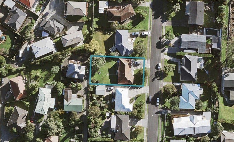 8 Hibiscus Place, Hillsborough, Auckland - Carousel 1