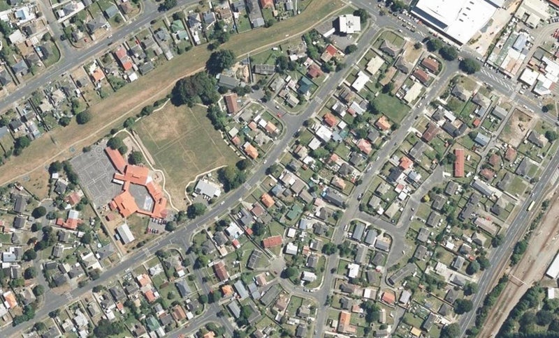 1/56 Churton Crescent, Taita, Lower Hutt - Carousel 1