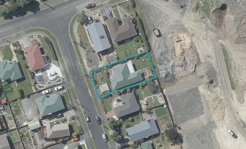 97 Elwyn Crescent, Green Island, Dunedin - Carousel 1