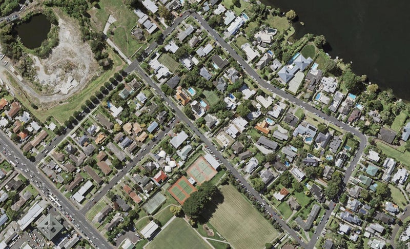 41 Lake Pupuke Drive, Takapuna, Auckland - Carousel 1