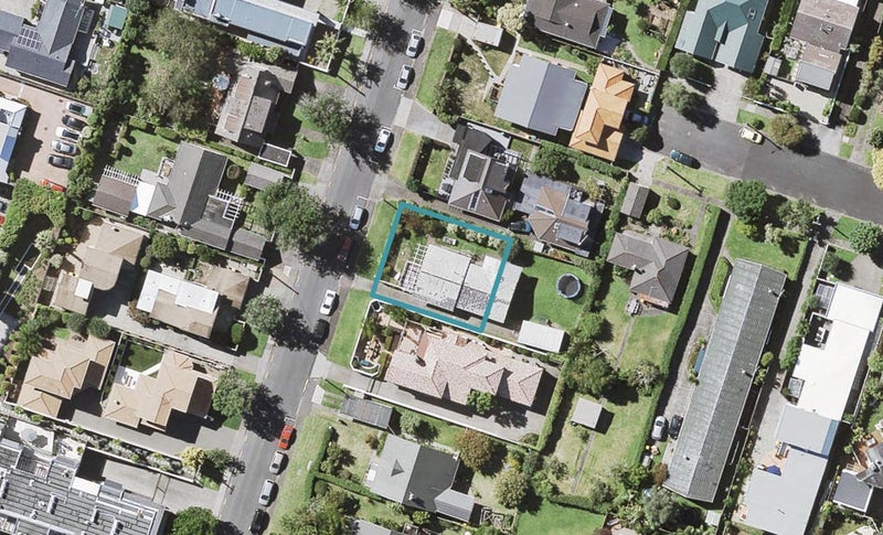 9 Frieston Road, Milford, Auckland - Carousel 1