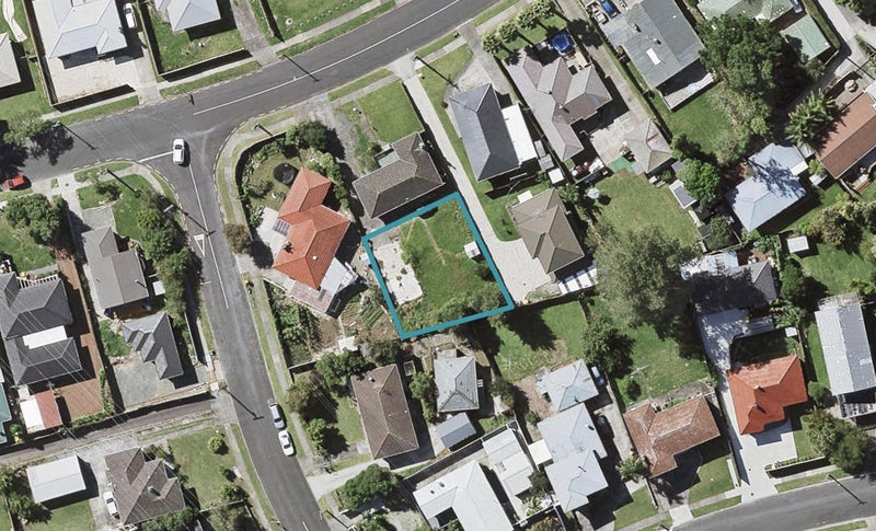 8/32 Tiraumea Drive, Pakuranga, Auckland - Carousel 1