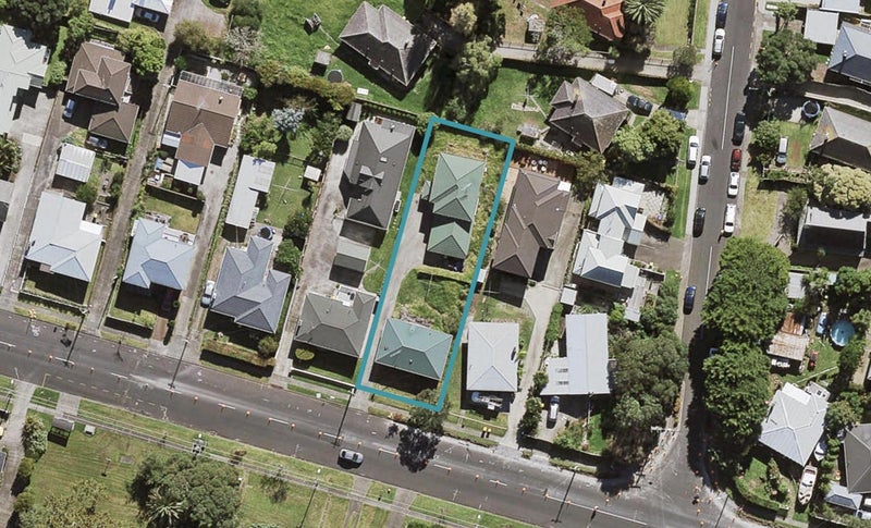 31 Raleigh Road, Northcote, Auckland - Carousel 1