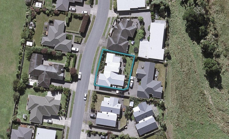 16 Montrose Place, Highlands Park, New Plymouth - Carousel 1