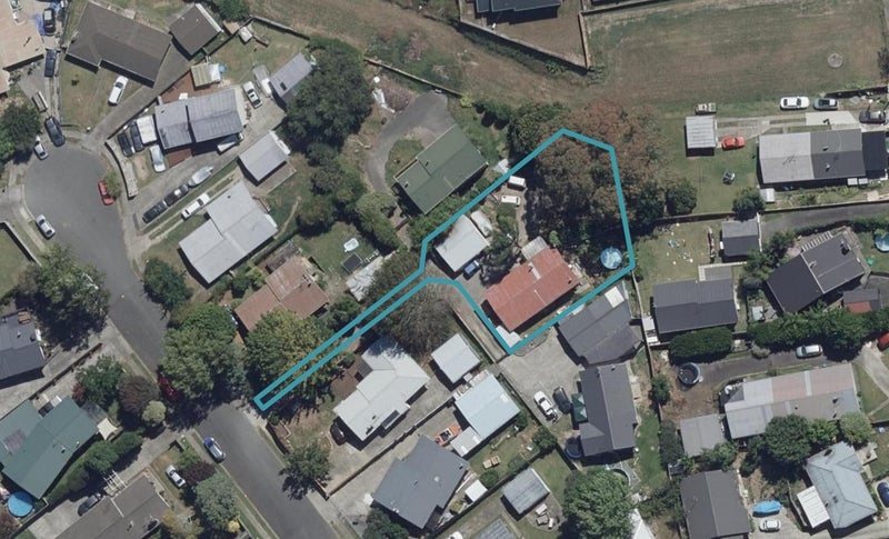 42 Joanna Place, Deanwell, Hamilton - Carousel 1