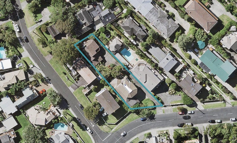 1/6 Castor Bay Road, Castor Bay, Auckland - Carousel 1