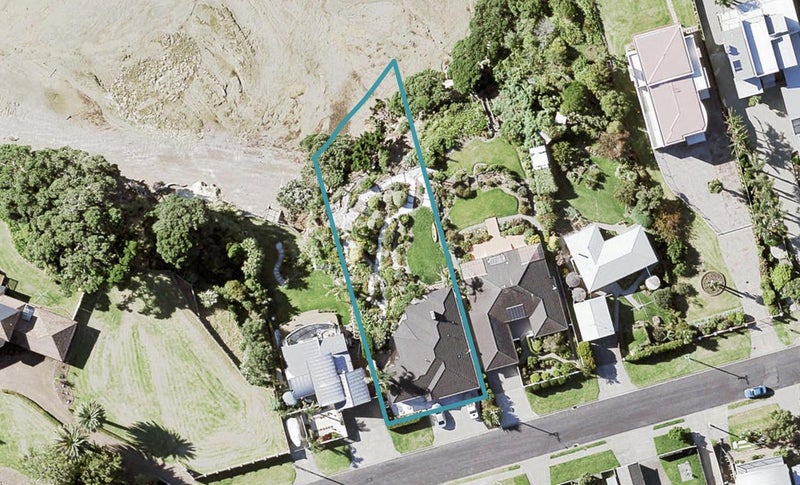 33 Hawke Crescent, Beachlands, Auckland - Carousel 1