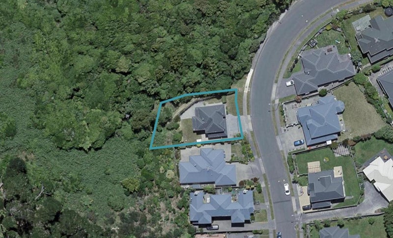 6 Chippenham Grove, Churton Park, Wellington - Carousel 1