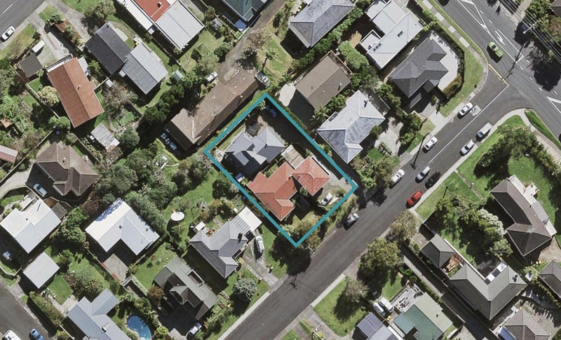 1/5 Holland Road, Hillcrest, Auckland - Carousel 1