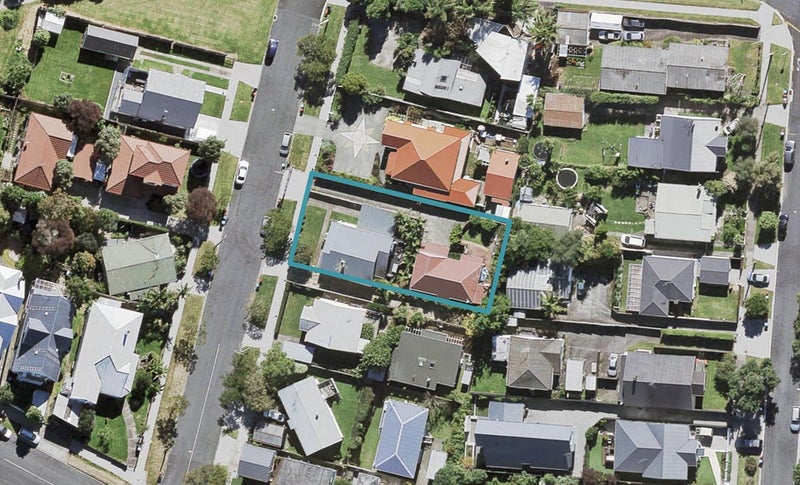 9 Myrtle Street, Morningside, Auckland - Carousel 1