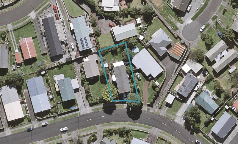 12 Herekawe Drive, Spotswood, New Plymouth - Carousel 1