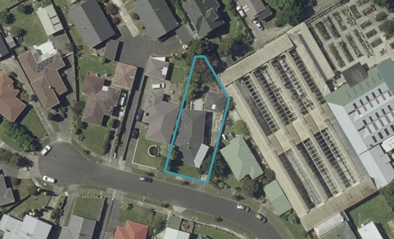 4 Lowestoft Place, West End, Palmerston North - Carousel 1