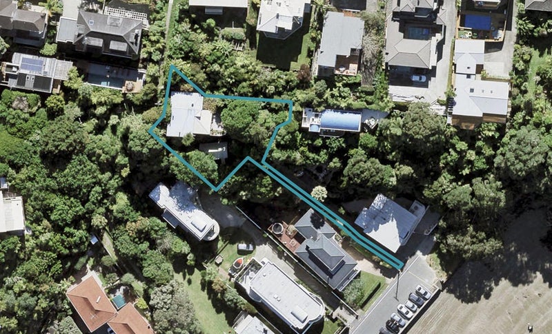 35 Manly Esplanade, Browns Bay, Auckland - Carousel 1