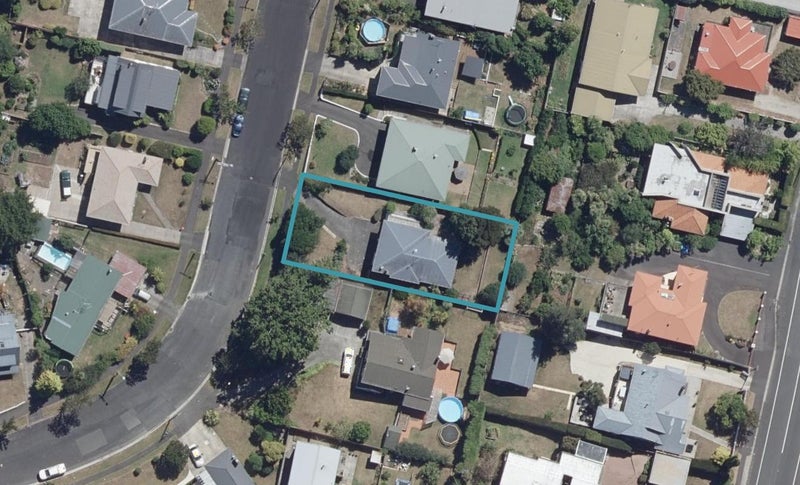 18 Kakanui Avenue, Hillcrest, Hamilton - Carousel 1