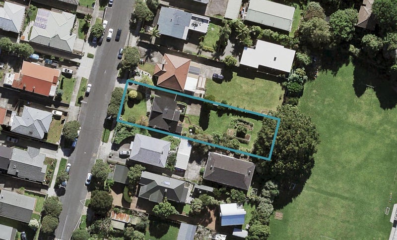 14 Kingsway Avenue, Sandringham, Auckland - Carousel 1